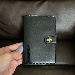 💯 Authentic Michael Kors Passport Holder 💖❤️